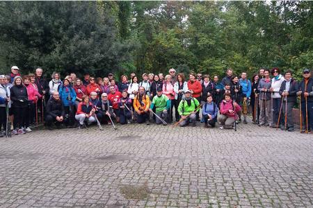 il bel gruppo che ha preso parte alla Passeggiata: nordic walking e camminata per la prevenzione