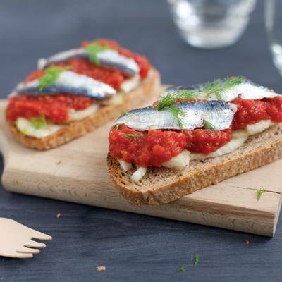 Bruschetta con sardine marinate