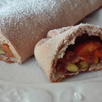 Strudel con albicocche, zenzero e pistacchi